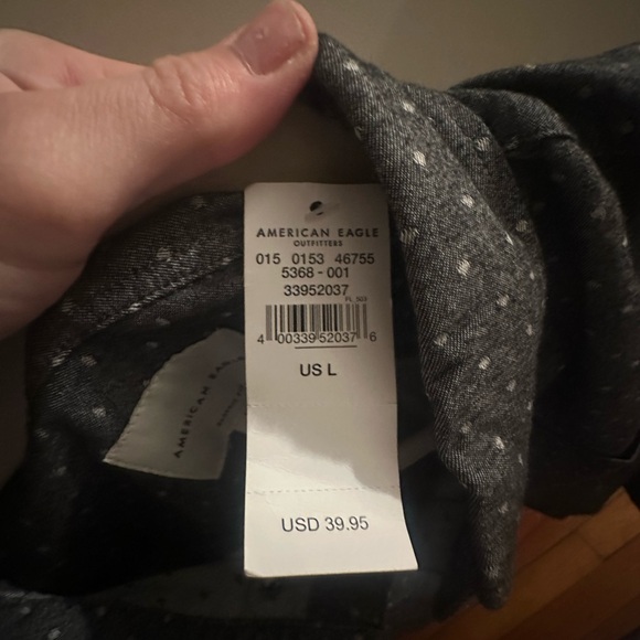 American Eagle Men’s Classic Fit Button Down Shirt Gray Polka Dot Size Large NWT - Picture 4 of 5